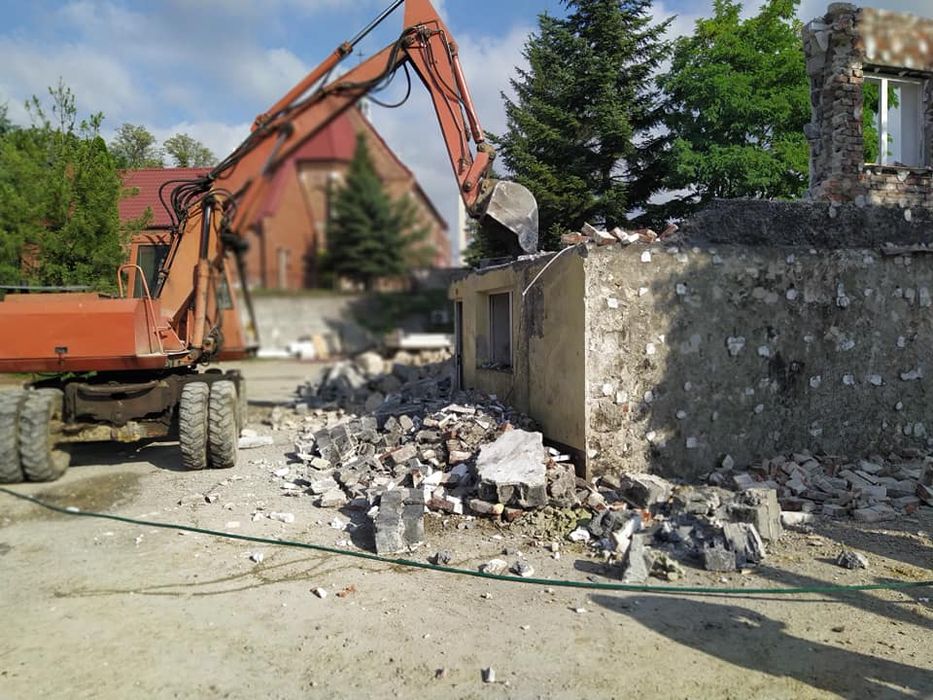 Prace ziemne drogi niwelacja wykopy wyburzenia rozbiórki koparka