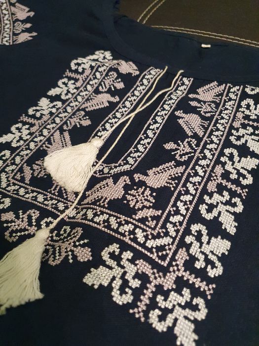 Лляна вишиванка жіноча