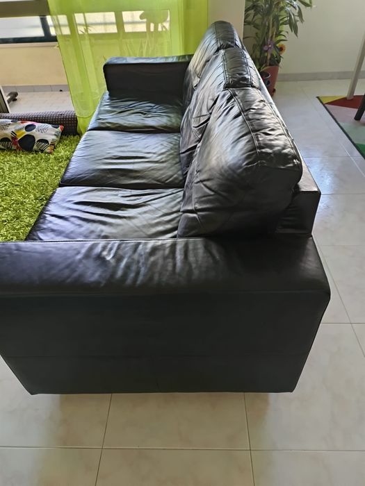 Sofá em pele IKEA