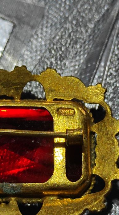 Брошки времён ссср позолота клеймо