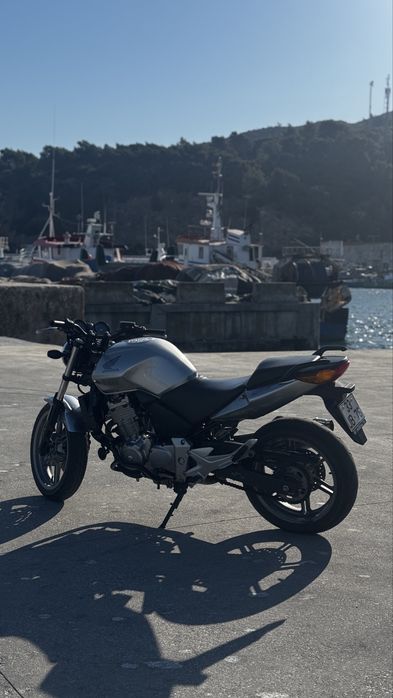 Honda CB500F.