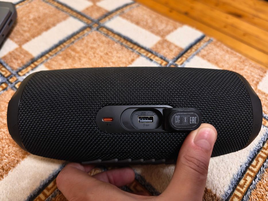 Портативна акустика JBL Charge 5 Black як нова