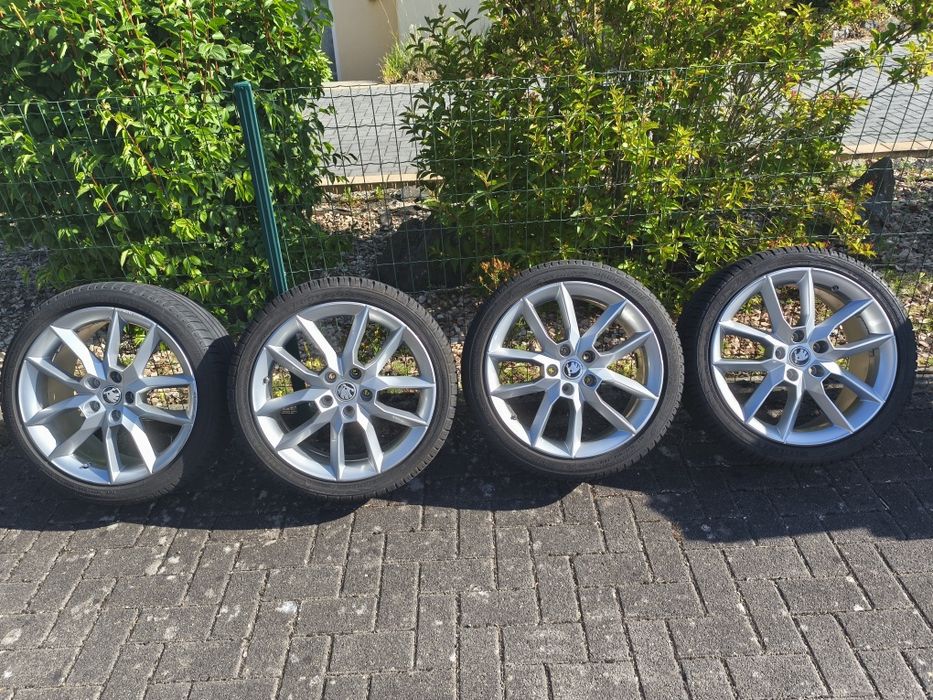 Orginalne felgi z oponami Skoda Octavia RS III 225/40/18