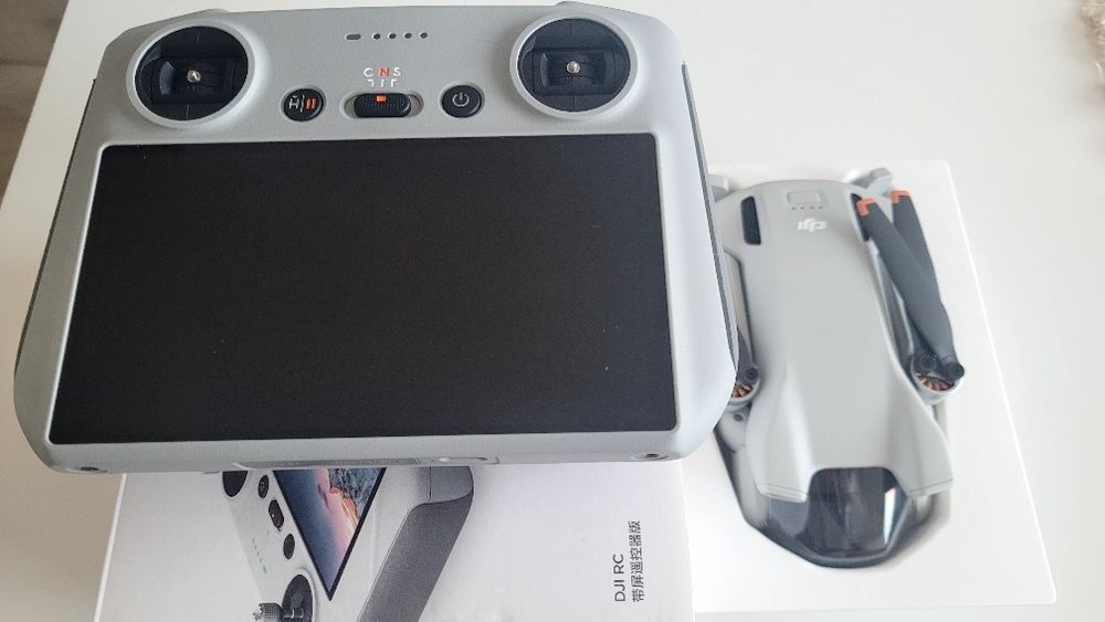 Dron DJI MINI 3 RC DISPLAY unit demo