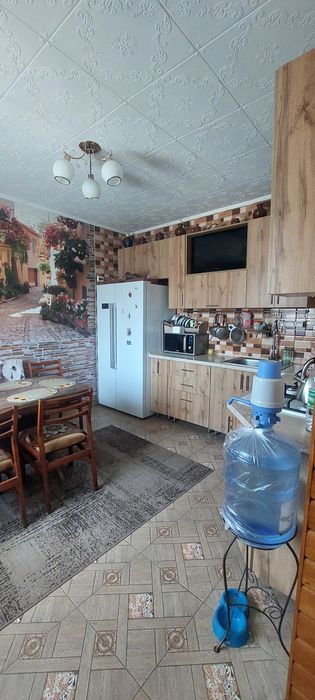 Пропонується до продажу частина будинку в центральній частині міста Ізмаїла з повноцінним підземним поверхом