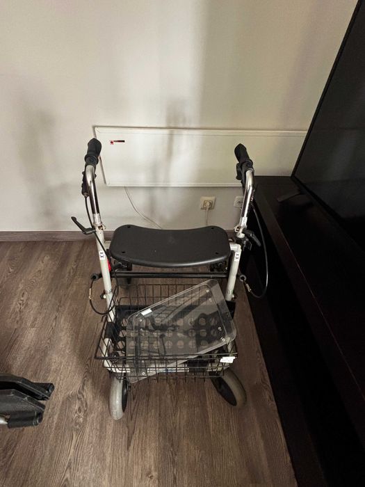 Andarilho com rodas Invacare