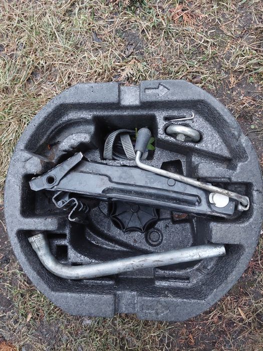 Lewarek klucz ucho holownicze skoda fabia 2