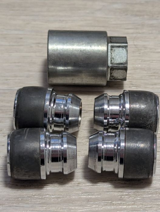 Секретки секретні гайки Hyundai Kia 66490ADE50 McGard  24195SL з кільцем що обертається