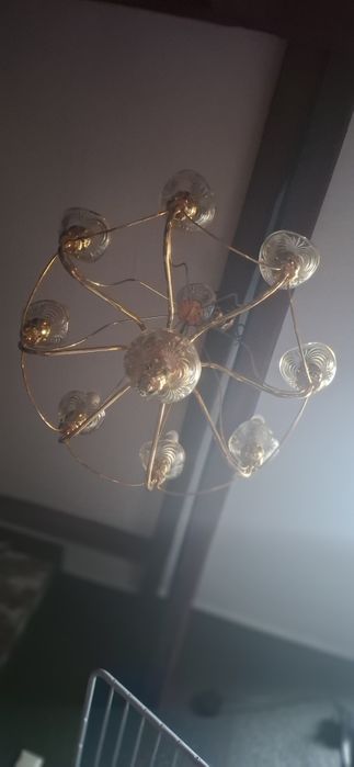 Piekny zyrandol, lampa duża