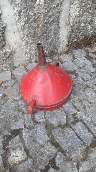 Funil antigo em boas condições