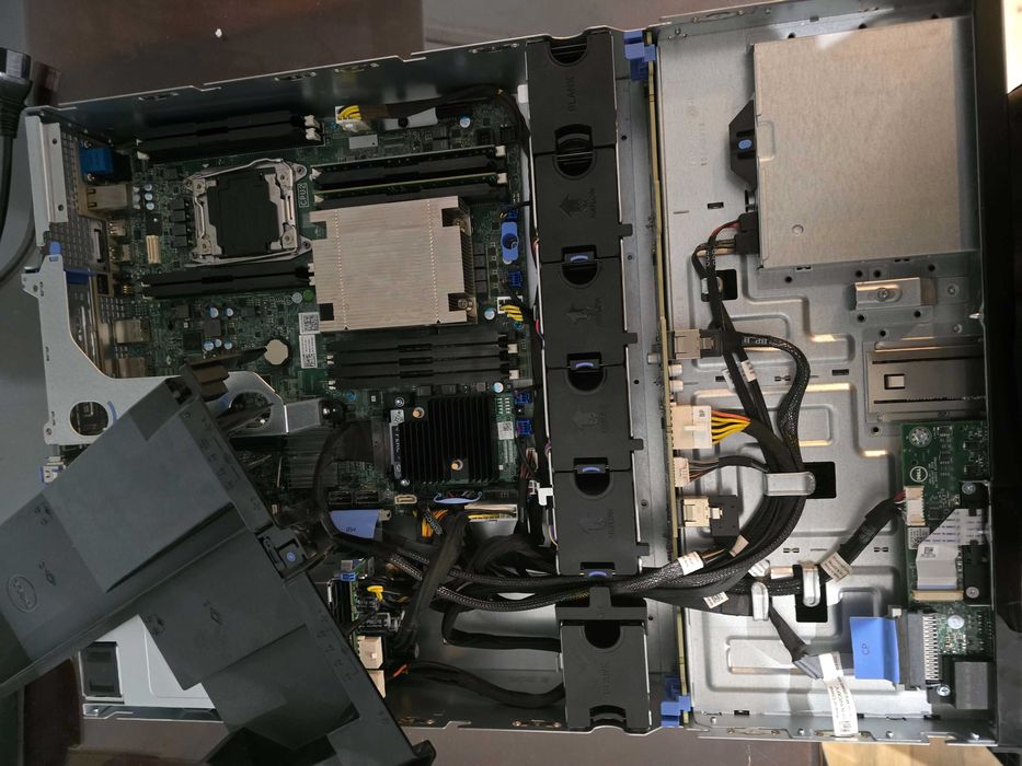 Dell PowerEdge R530 | 2x16GB | E5-2620 v4 | LFF | 4 ramki