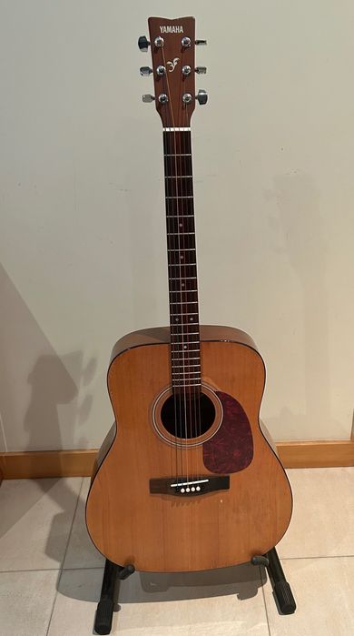 Guitarra yamaha dreadnought