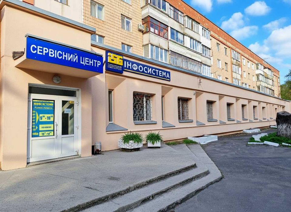 Продам комерційне приміщення 557,4 кв.м, фасад, 1 поверх, окремий вхід