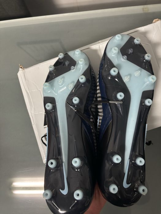 Chuteiras Nike Phantom 6 Low Elite tamanho 43