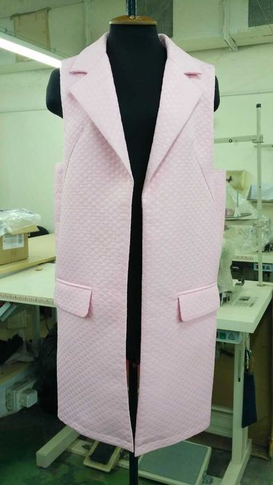 Распродажа. Фирменный жилет-накидка