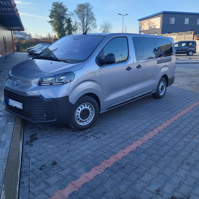 Wynajem busa i usługi transportowe