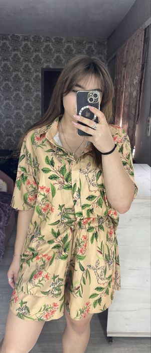 Крстюм( шорти і рубашка)