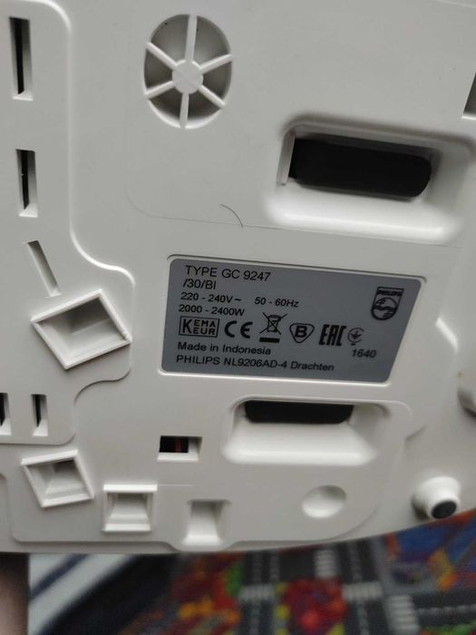 Парогенератор Philips GC9247 (PerfectCare Expert)