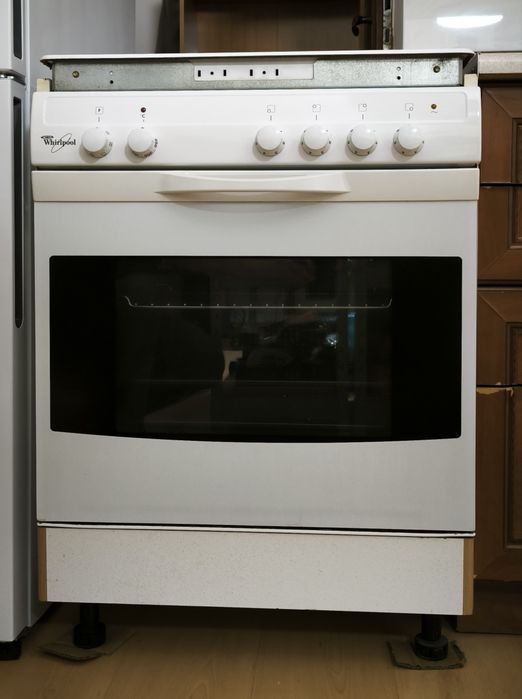 Piekarnik elektryczny Whirlpool z płytą