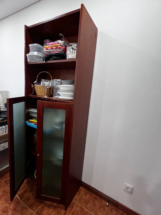 Mesa e móvel como novos