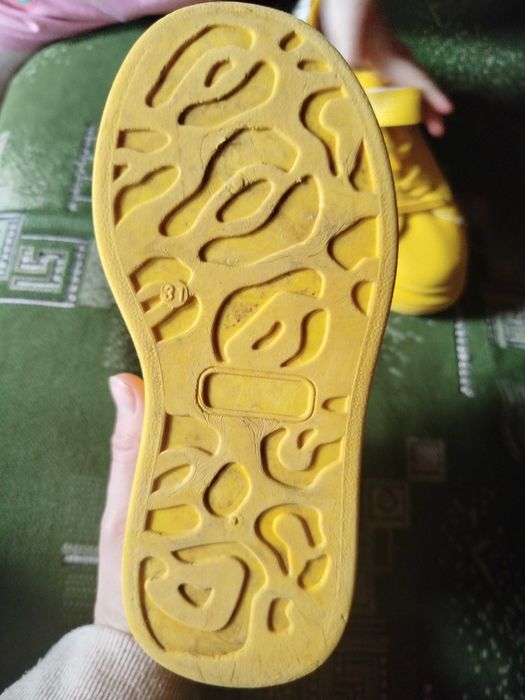 Яскраво жовті кеди,кросівки