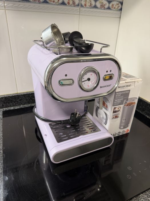 Maquina cafe e moinho