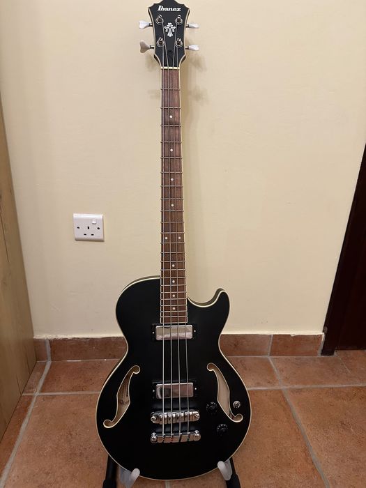 Gitara basowa Ibanez AGB200