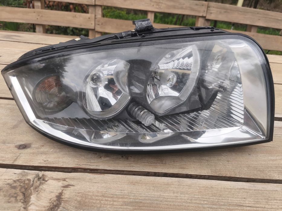 Lampa przednia prawa Audi A2