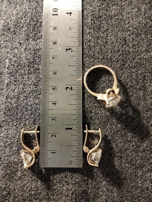 Сережки срібні з каменем