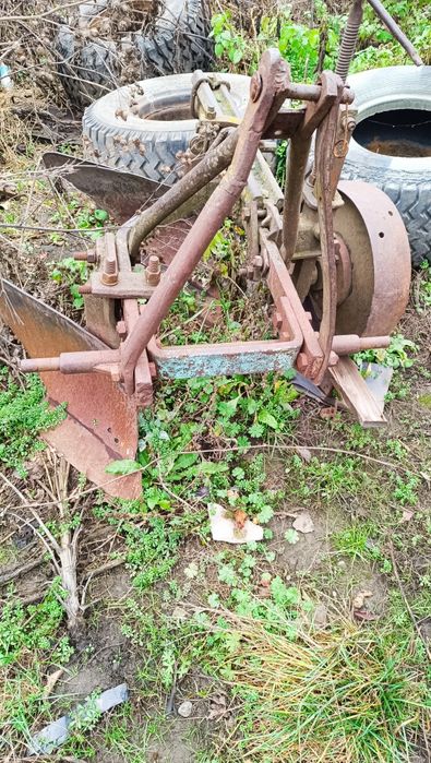 Продам плуг 2-35