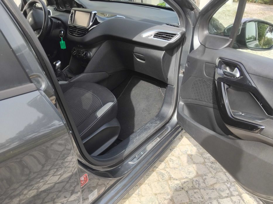 Peugeot 208 — fotografia 3