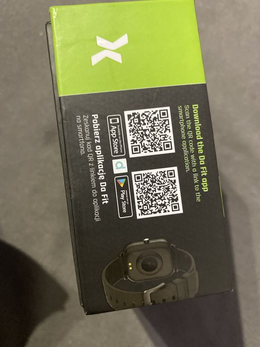 Zegarek sportowy maxcom fit FW35 Aurum z folią ochronną na ekranie.