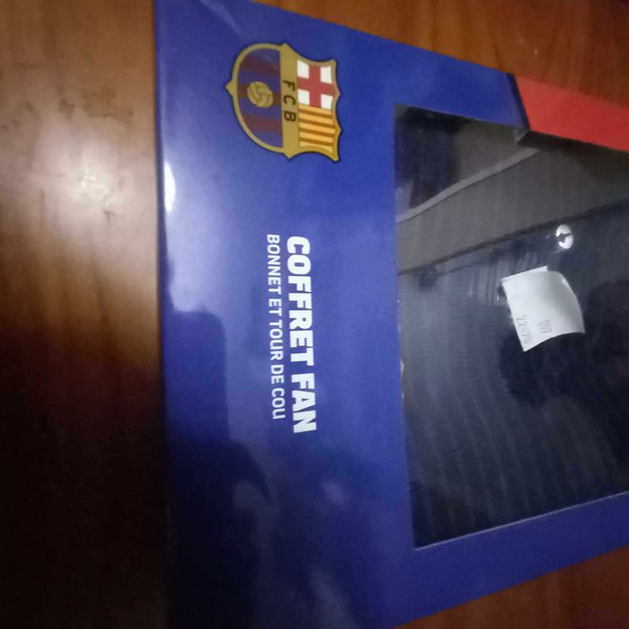 Gorro e Cofret BARCELONA FC NOVO Oficial Product com 25% de desconto