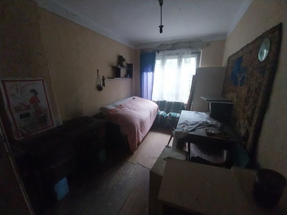 Будинок у Середньому ,  центр