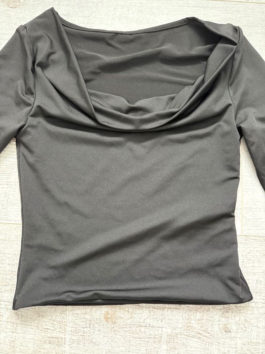 Нова чорна кофтинка з V-подібним вирізом розмір S