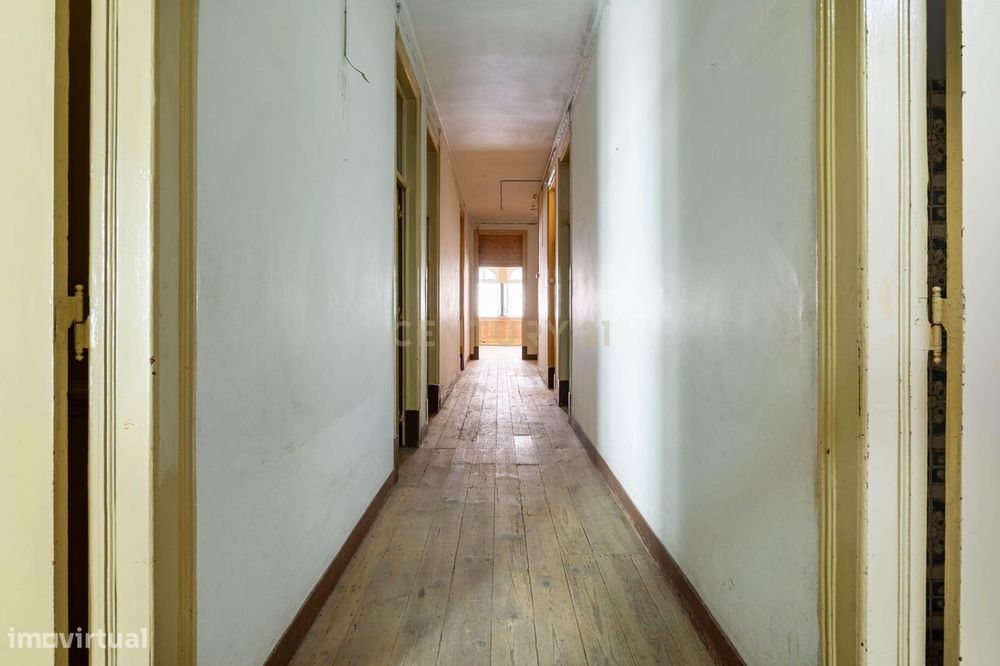 Charme Clássico | 185 m² | Varanda | Estrela - Lisboa