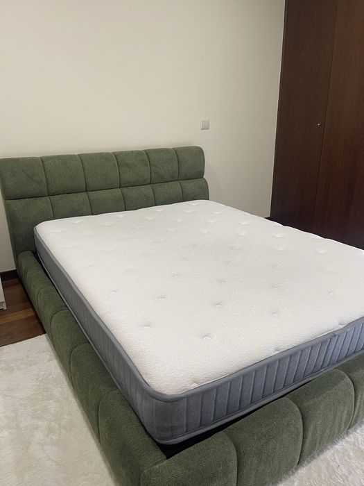 Cama estofada nova