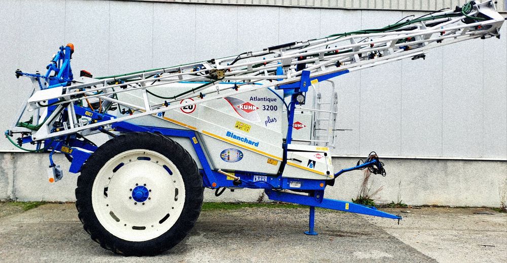 Opryskiwacz Kuhn Blanchard 3000L 28m 2010r