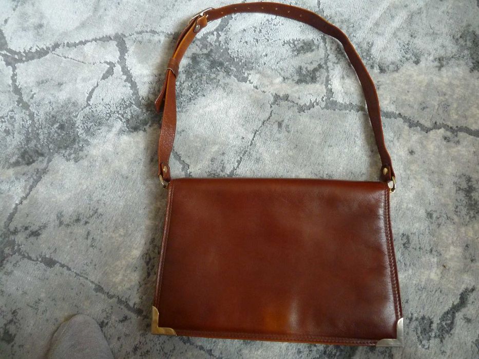 mała skórzana aktówka i skórzana torebka damska vintage