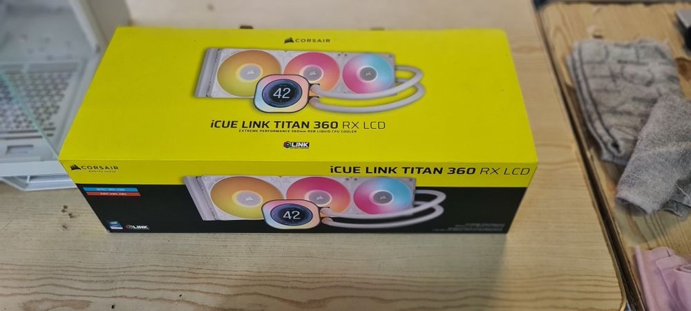 Refrigeração Líquida Corsair iCUE LINK TITAN 360 RX LCD 360mm 3 Ventoinhas RGB