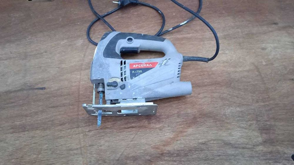 Продам Электролобзик Арсенал Л-750