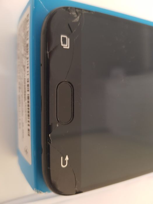 Телефон Samsung Galaxy J7