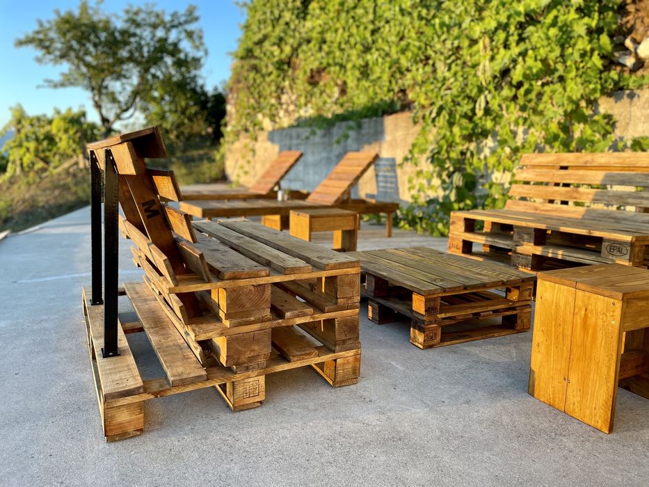 Mobiliário para jardim exterior feito com madeira paletes