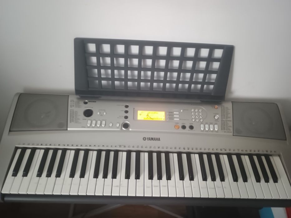 Keyboard Yamaha PSR E313