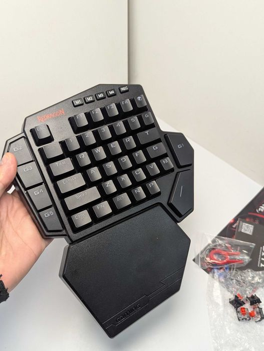 Механічна провідна ігрова клавіатура для однієї руки REDRAGON DITI K585 DITI з RGB підсвічуванням