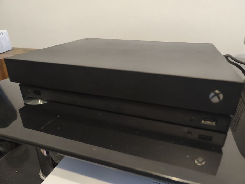 Xbox one x 1 TB jak nowy
