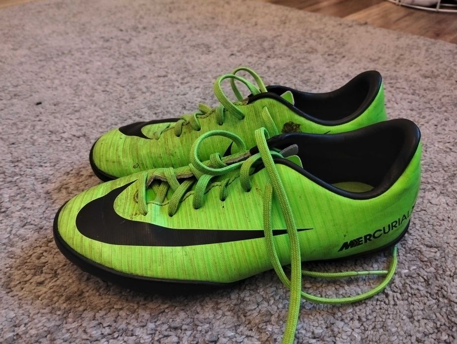 korki NIKE dziecięce buty do gry w piłkę rozmiar 33