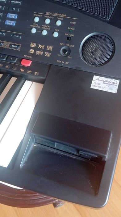 Teclado Yamaha PSR-8000 (Para Peças ou Reparação / Avariado)