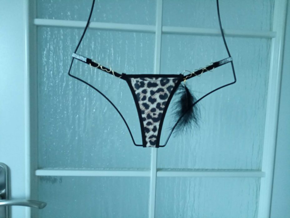 Frywolne panterkowe stringi,XL