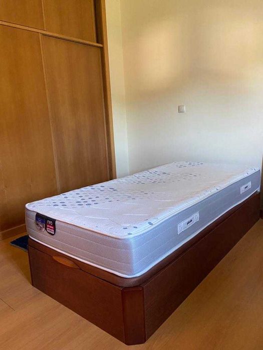 Sommier em Cerejeira Pikolin